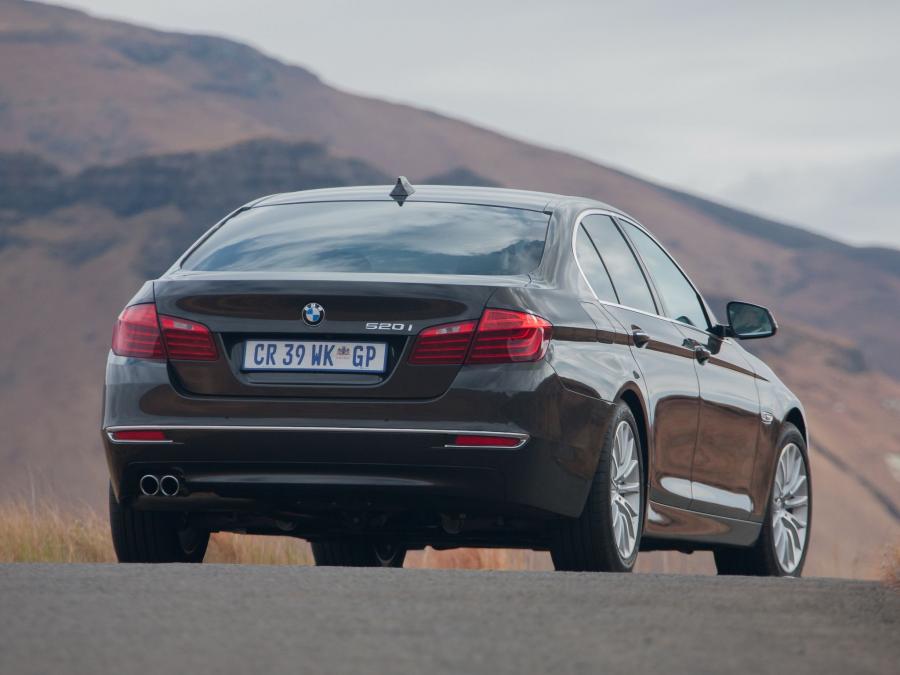  BMW 520i Sedan Luxury Line 2013 года  (ZA) (фото 15 из 20)